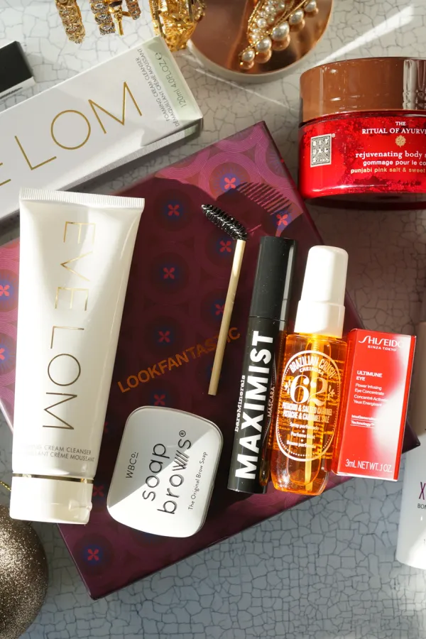 THE LOOKFANTASTIC CHRISTMAS PRESENT LIMITED EDITION BOX